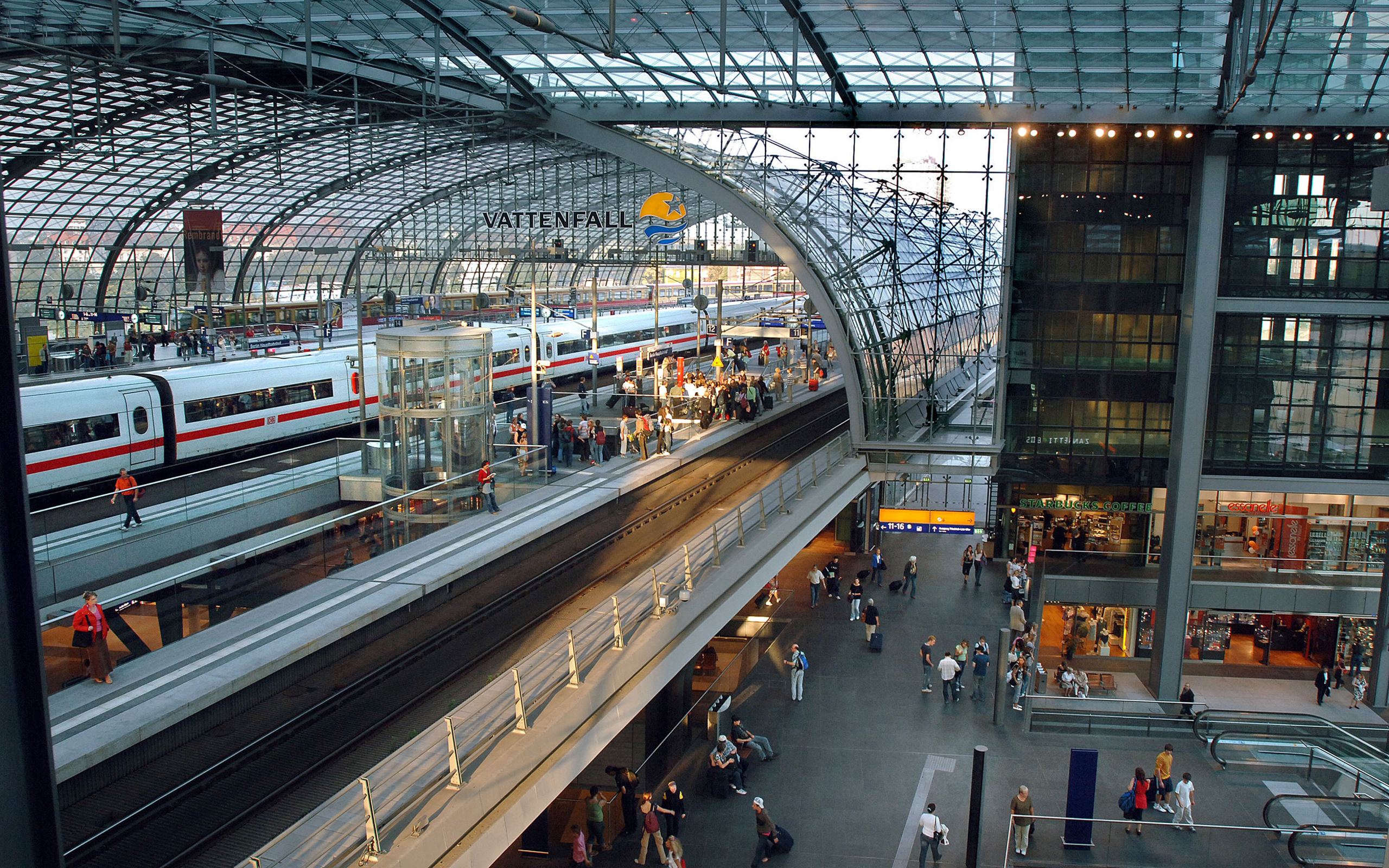 Центр помощи беженцам в Берлине