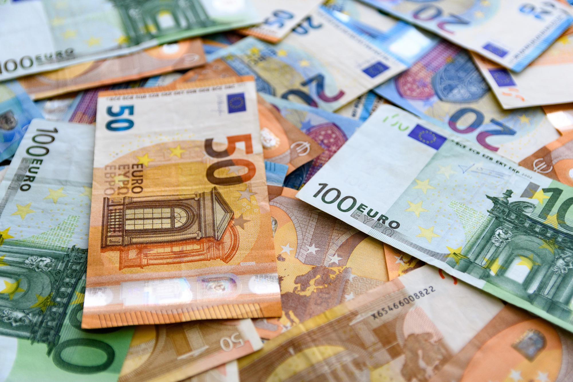 Сколько наличных денег можно перевезти в Германию через границу