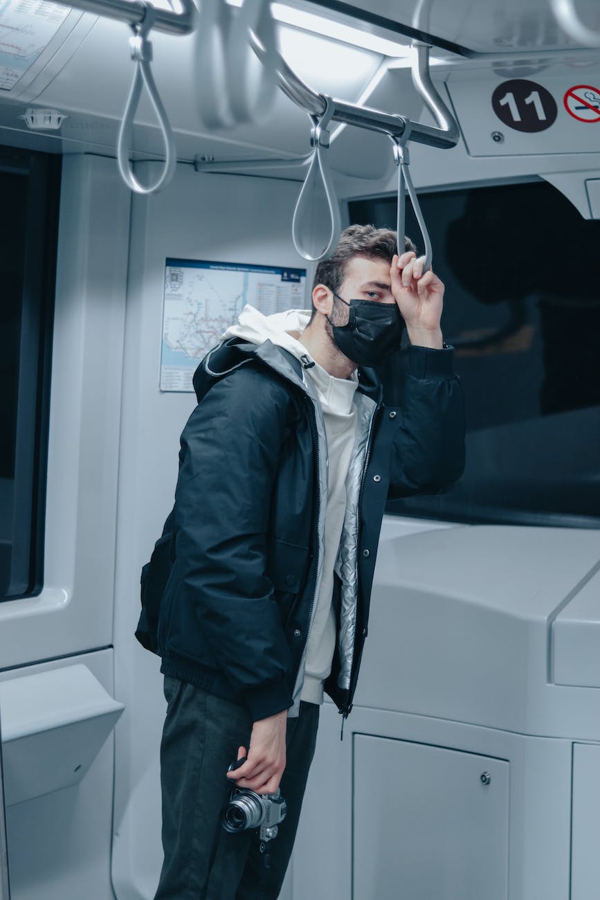 В феврале в Нижней Саксонии больше не будет обязанности прикрывать рот и нос в общественном транспорте.