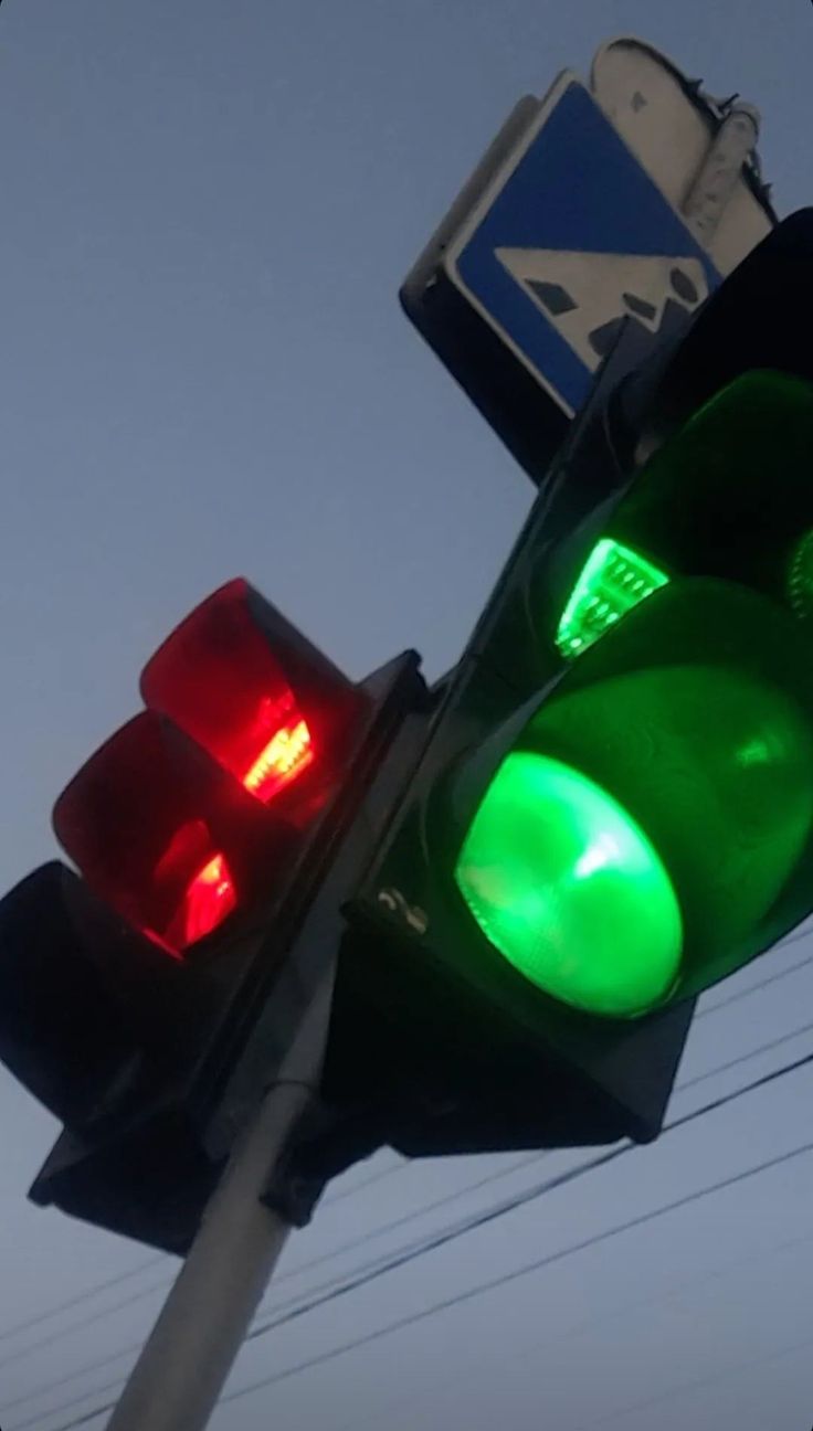 Новый свет на перекрестках. На светофорах появится четвертый цвет